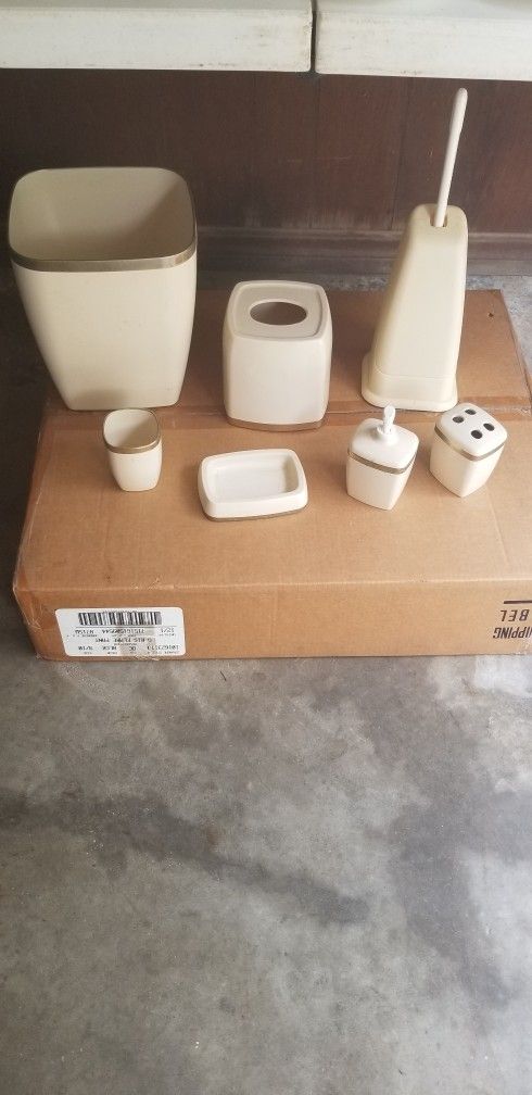 7 Piece Bathroom Accessory Set