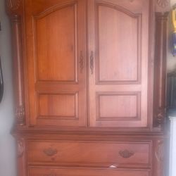 Dresser And Queen Bedroom Set 