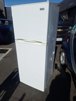 STUDIO SIZE REFRIGERATOR ,24"W.(DELIVERED)