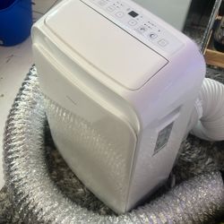 Insignia Air Conditioner 250sq feet