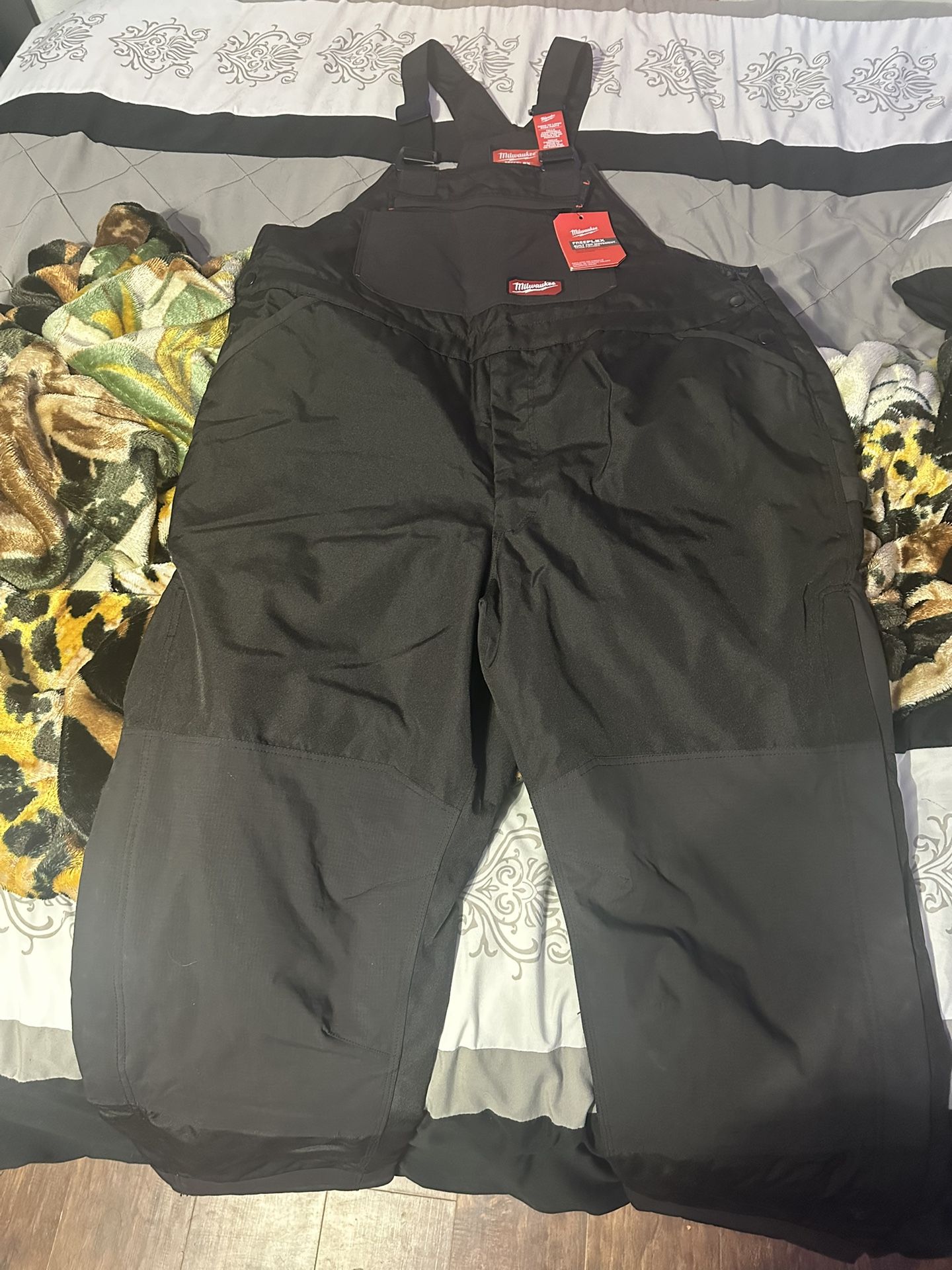 Milwaukee Men's XL-Regular Black FREEFLEX Insulated Bib Overalls