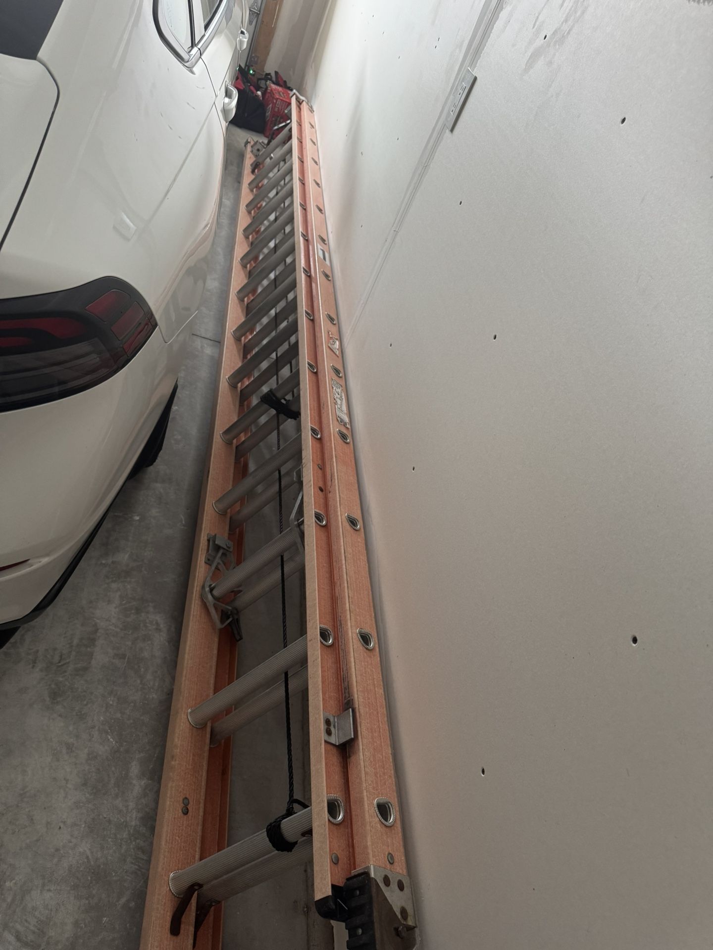 Verner Fiber Glass Ladder 28ft With Hooks