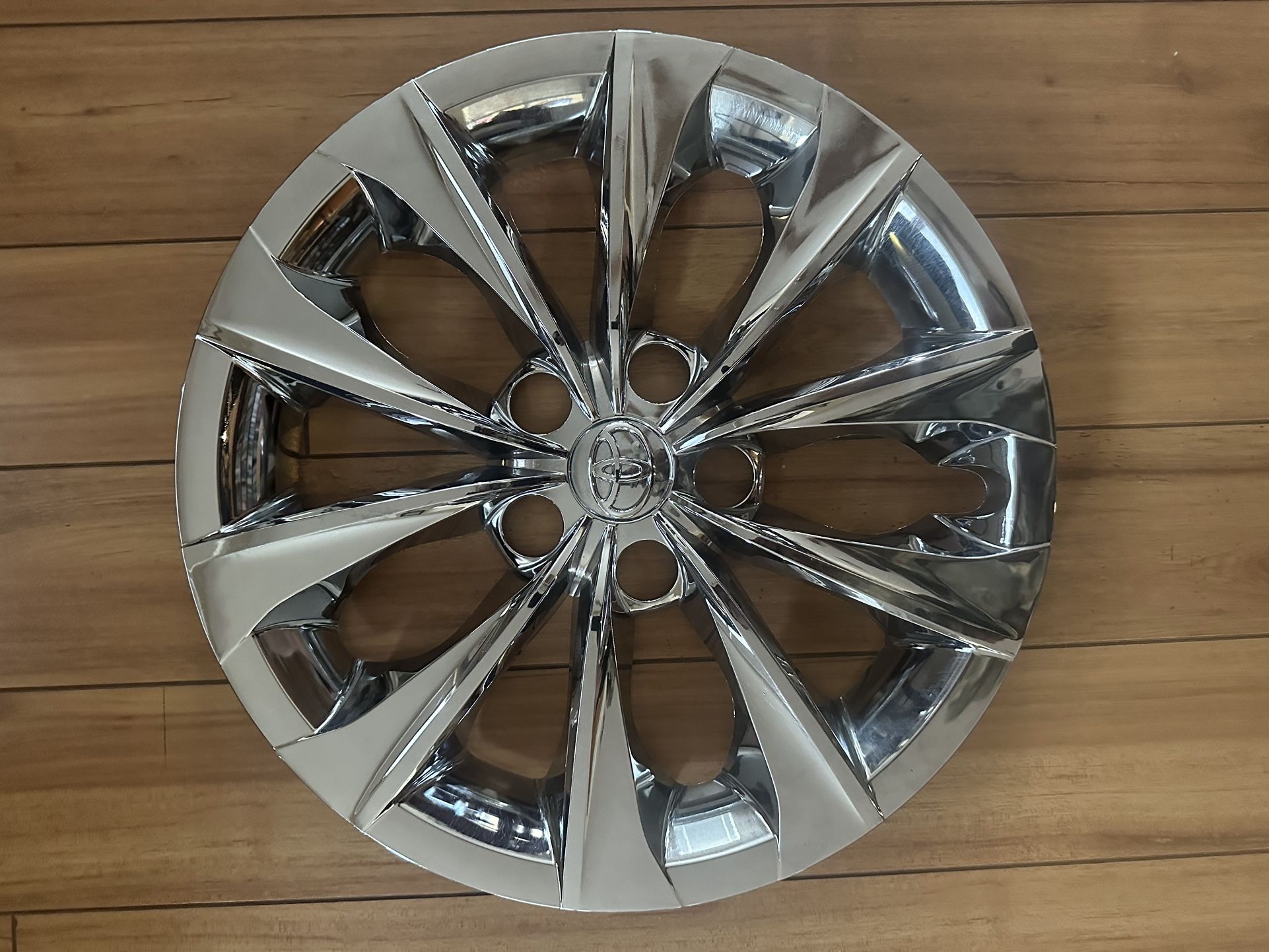 16” Toyota OEM Chrome Wheel Cover