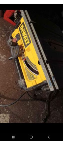 DEWALT Portable Table Saw