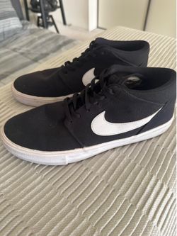 Nikes (Black n White) Size 9