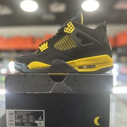 Jordan 4 Retro Thunder 2023 (Size 7)