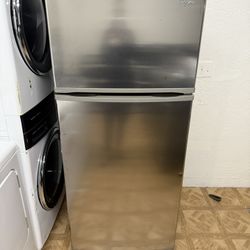 WHIRLPOOL TOP/BOTTON STAINLESS STEEL REFRIGERATOR . 
