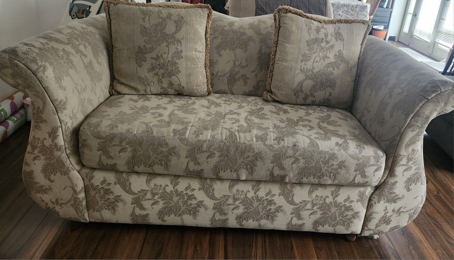 LOVESEAT