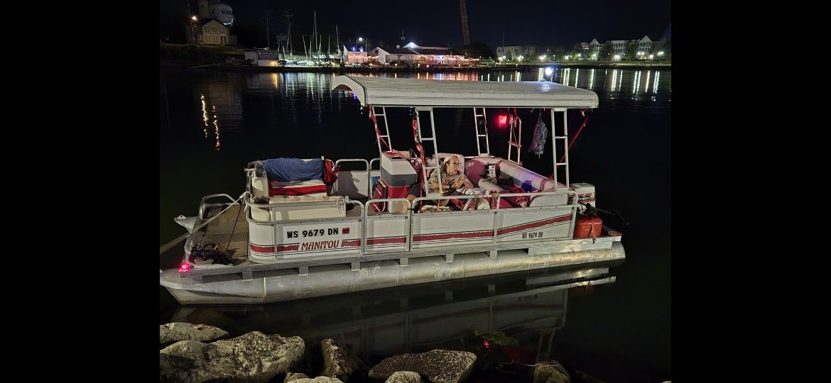 Pontoon Boat 18 Ft Manitou