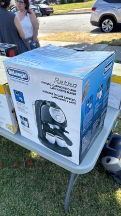 DeLonghi Expresso, Cappuccino & Latte Coffee Maker