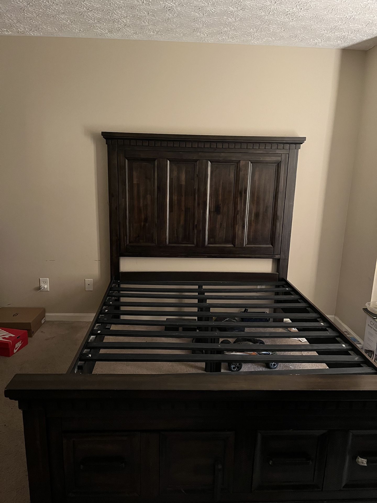 Queen Bed Set With Mirror He