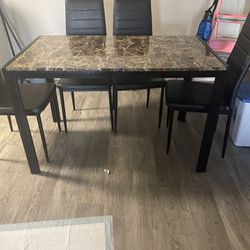 Selling My Dining Room Table ! Chairs Not Included 