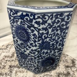 Stunning Blue & White Asian Chinese Chinoiserie Porcelain Ceramic Vase, Planter, Champagne Wine Ice Bucket, Waste Basket Trash Can, Plant - Flower Pot