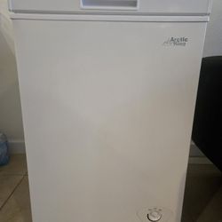 Congelador Arctic King 3.5 cu ft (R600a, Perilla Frontal)