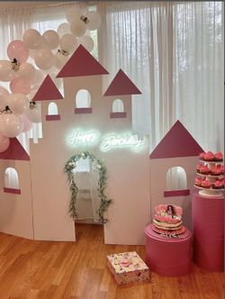 Kids Castle Stand