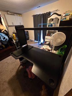 Computer desk