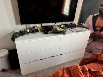 Dresser and night stands (2)