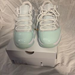 Women’s Air Jordan 11 Retro Lows 9 1/2