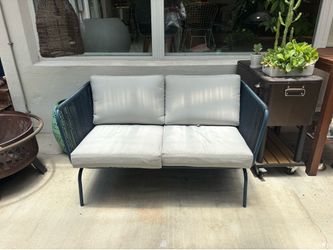 Modern Outdoor Loveseat with Cushions – Excellent Condition
