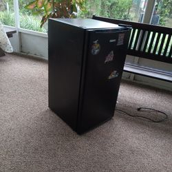 Galanz Mini Fridge With Freezer 
