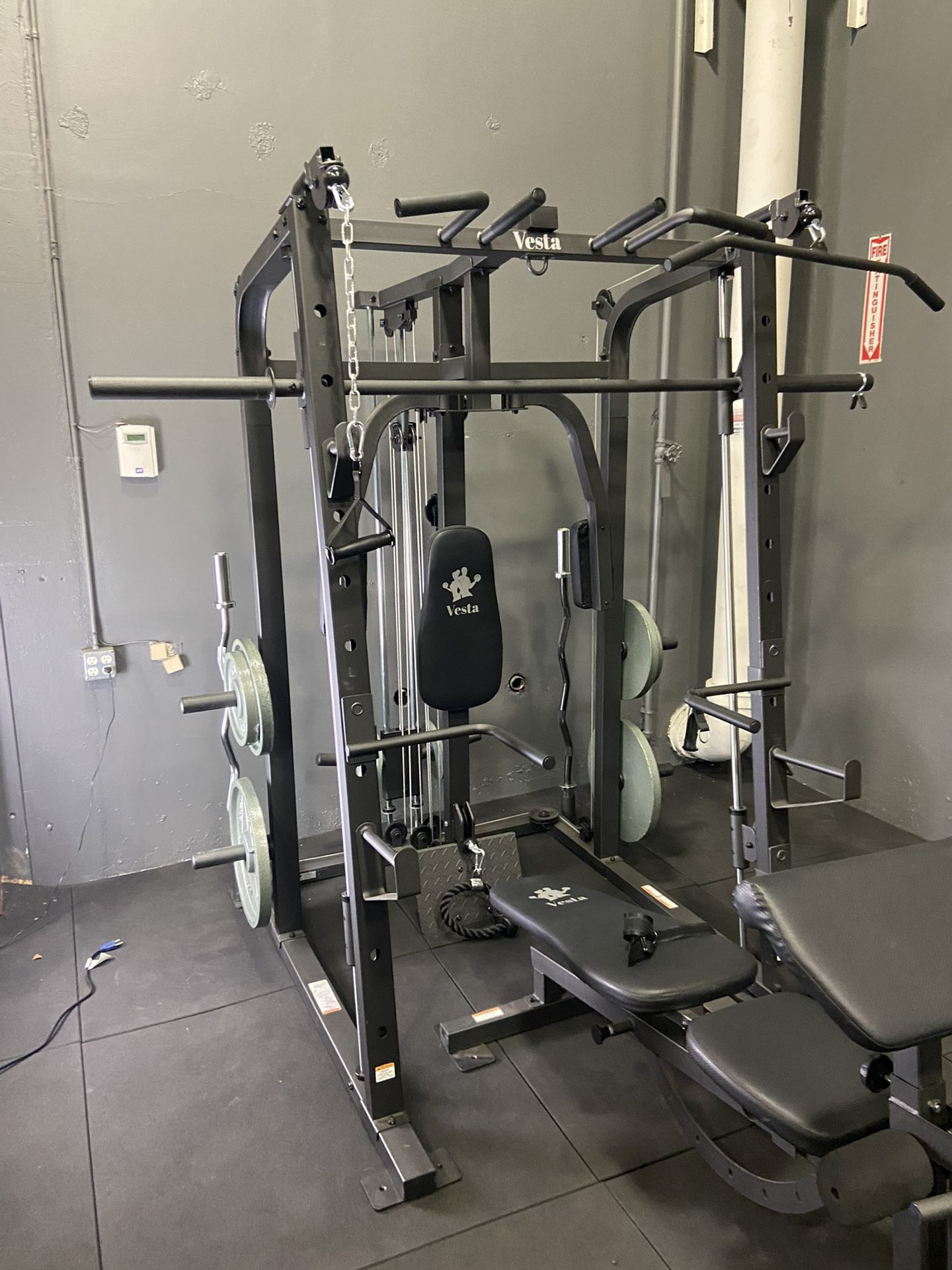 SMITH MACHINE/ PULLEY SYSTEM/ SQUAT RACK/ BENCH/ WEIGHTS/ BARBELL/ GYM EQUIPMENT/ FREE DELIVERY 🚚 
