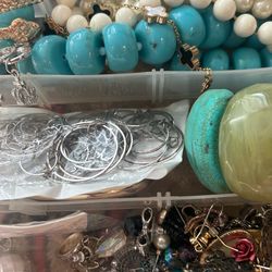 Assorted jewelry