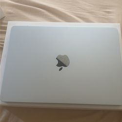 MacBook M4 13” 16GB memory 512 storage