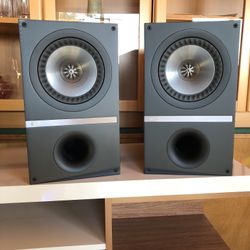 KEF Q300 Bokkshelf Speakers