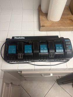 Makita DC18SF 4-Port Battery Charger