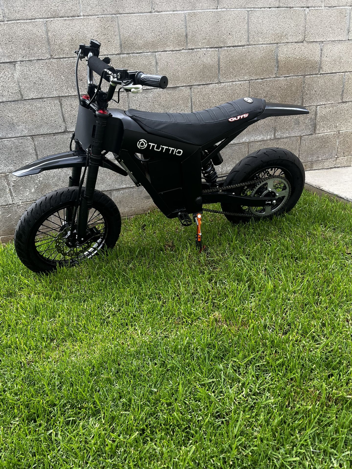 Tuttio Read Description