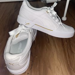 White puma shoes