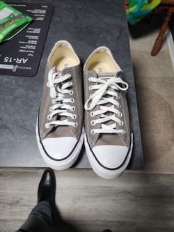 Size 9 Converse Chuck Taylor 20$