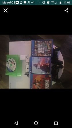 PS4 an 4 games an 2controllers