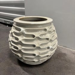 Decorative Ceramic potting pot ..  8” round x 9 1/2 “ high .$25