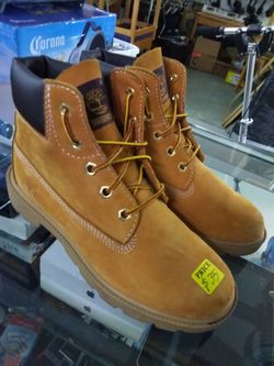 Boys timberlands boots size 4y