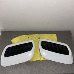 2018-23 FORD MUSTANG (OXFORD WHITE) HOOD EXTRACTOR VENTS 