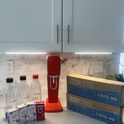 Soda Stream Art Sparkling water  System W/ Cartridges 