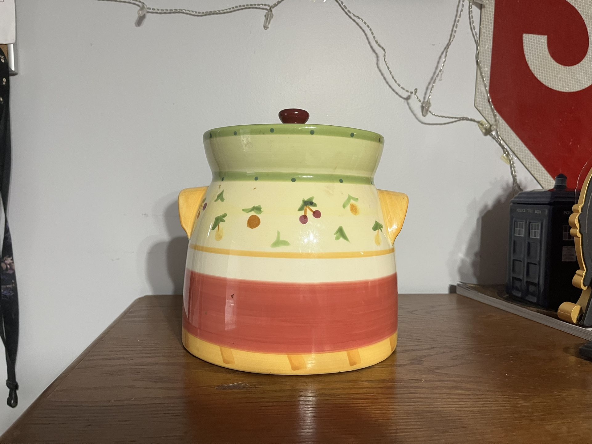 Pfaltzgraff Secrets of Pistoulet Small Tureen By Jana Kolpen 2002