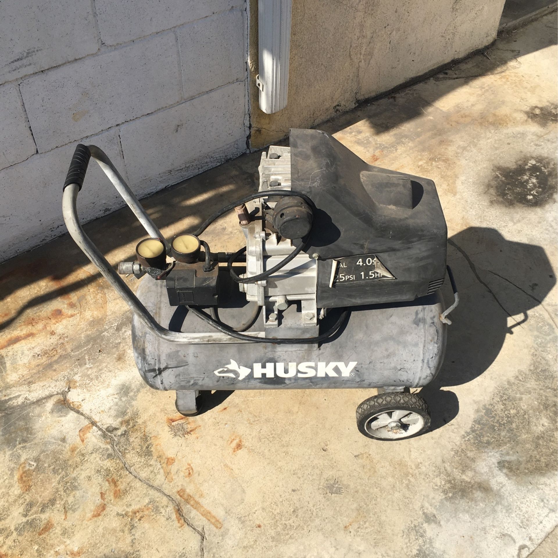 Husky Air Compressor 8 gallon 125 psi $100