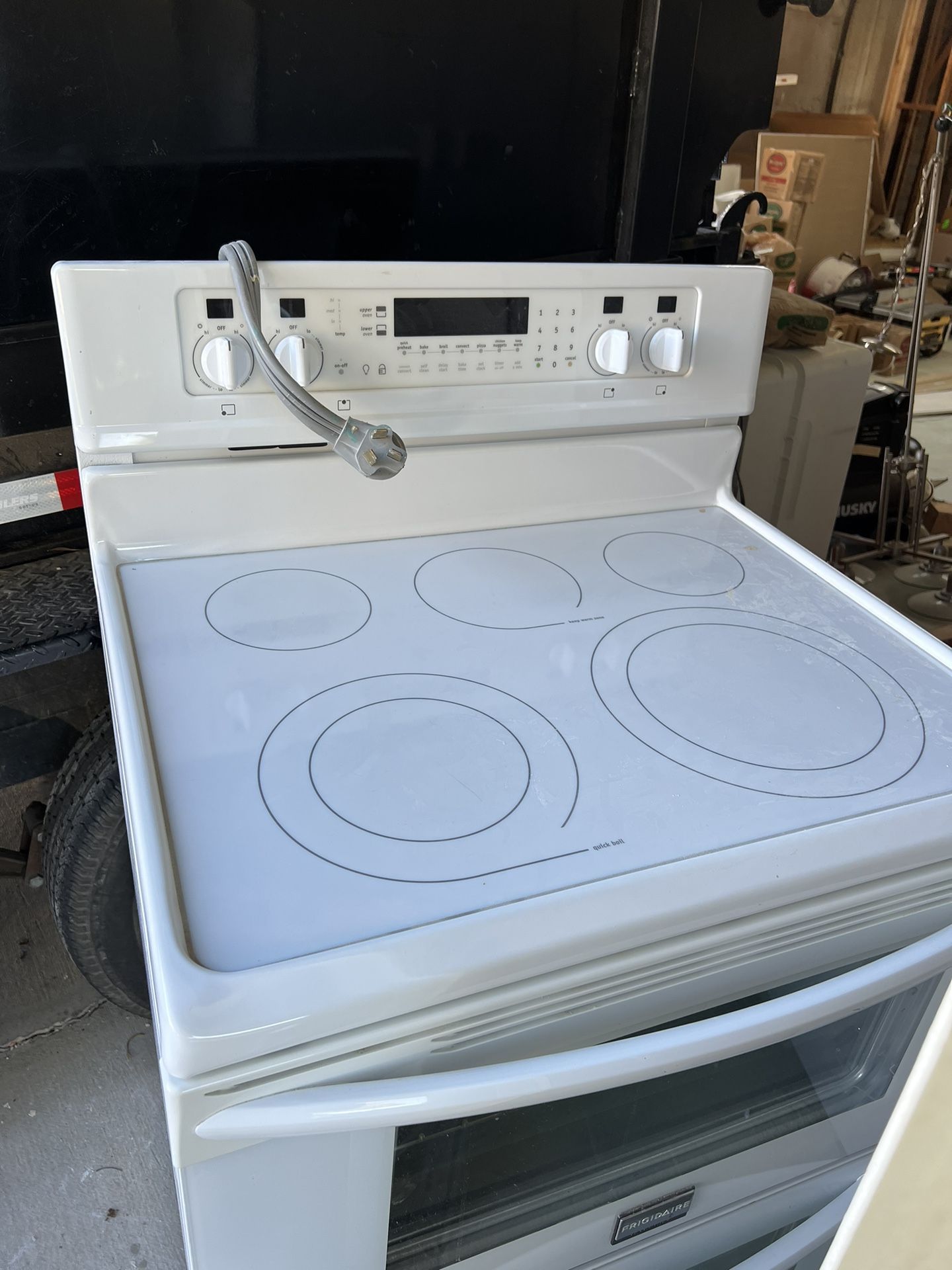 Frigidaire Electric Stove for Sale in Escondido, CA OfferUp