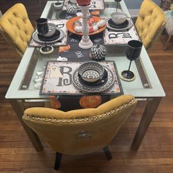 Dinning Table And 4 Chairs Set 