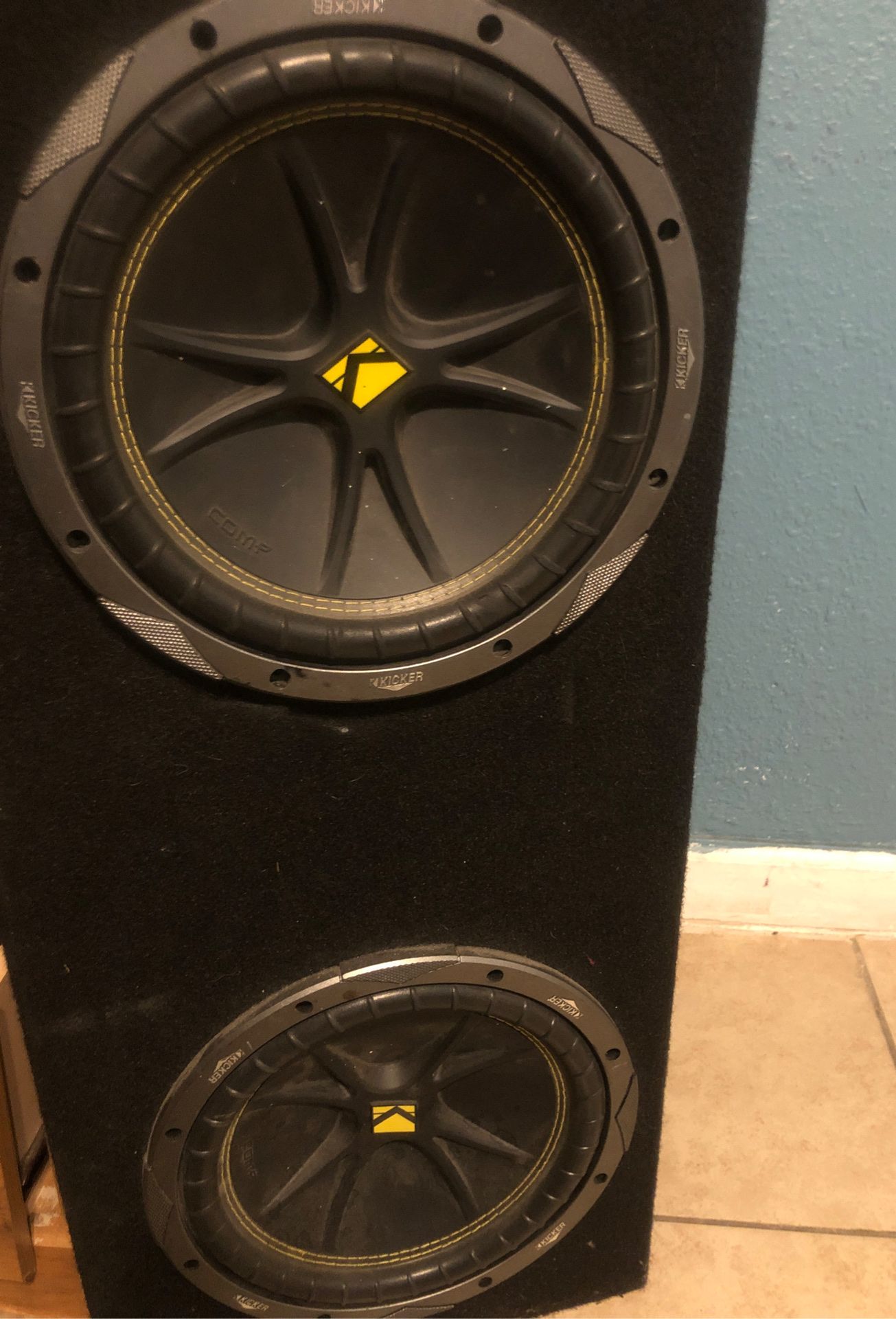 10” Kicker c10 subwoofers with box
