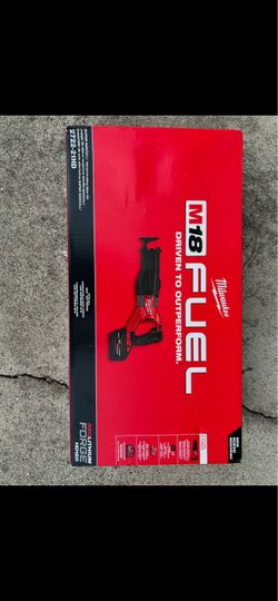 Milwaukee M18 FUEL Super Sawzall Reciprocating Saw Kit