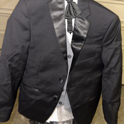 Boys 10/12 Black Tuxedo 