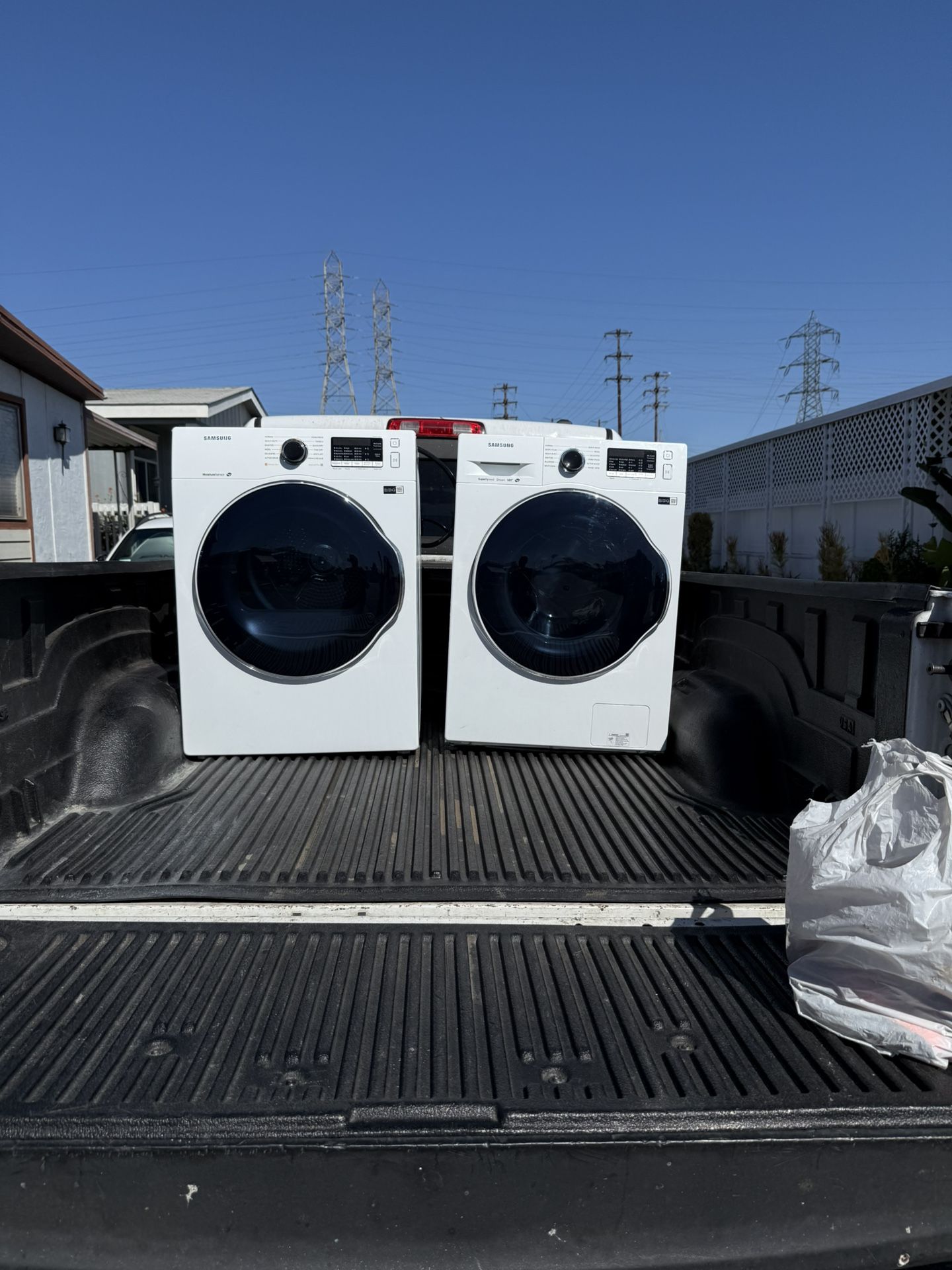 Samsung Stackable Capacity Electric Washer and Dryer with Sensor Dry