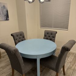 Round Table And Chairs