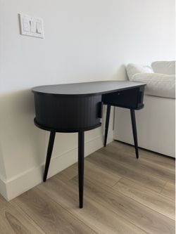 Computer desk