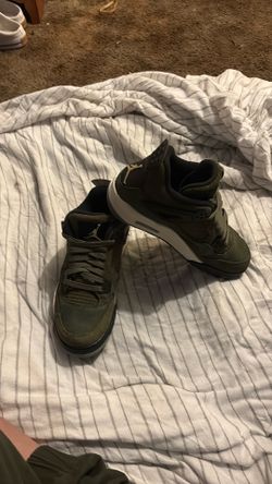 Size 7y These sneakers are the Nike Air Jordan 4 Retro SE Craft "Medium Olive".