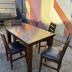 Talk Farm Table And 4 Bar Chairs 