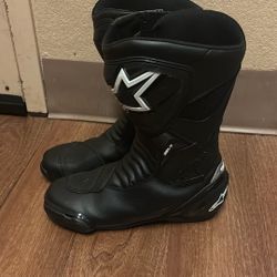 10.5 Black And White 